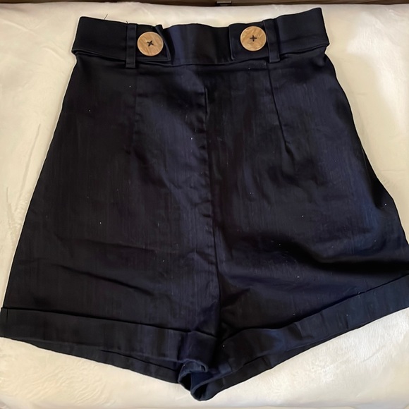 FINDERS KEEPERS High Waisted Shorts - Picture 1 of 4